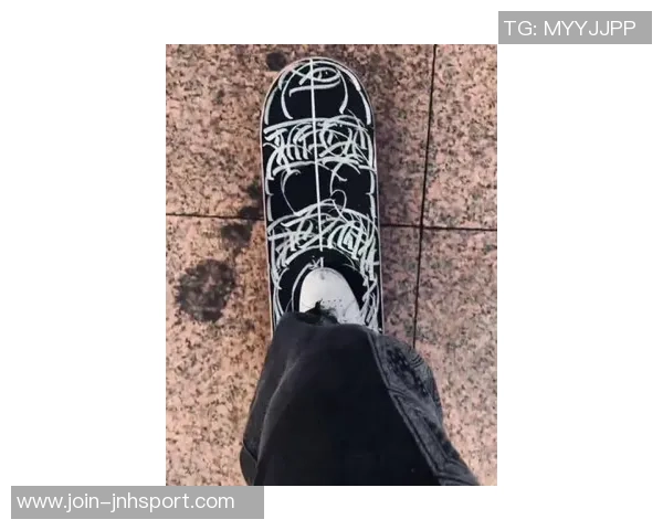 纹身贴足球的潮流风尚如何影响年轻人的个性表达与运动文化