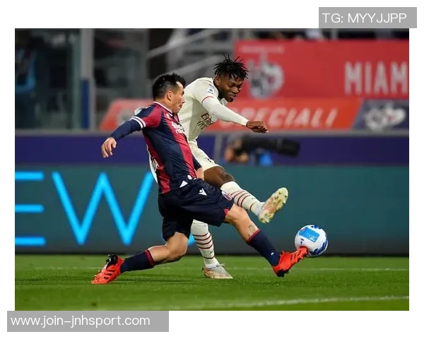 足球兜射技巧全面解析与实战训练方法分享助你提升射门水平 足球兜射技巧全面解析与实战训练方法分享助你提升射门水平